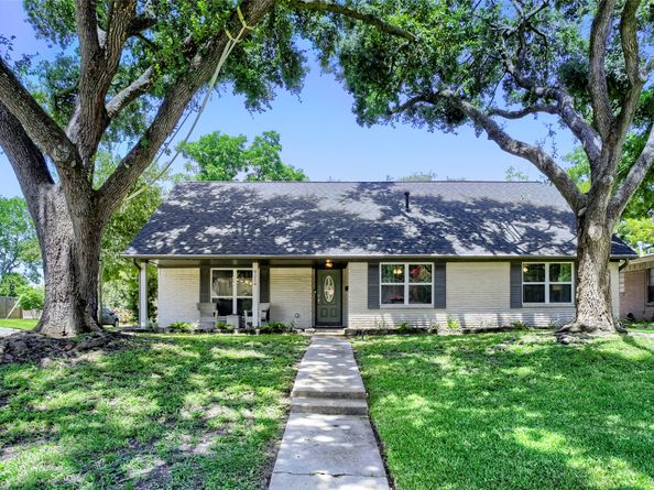 9214 Bintliff Drive, Houston TX 77074