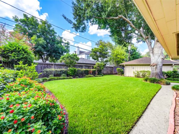 5107 Queensloch, Houston TX 77096
