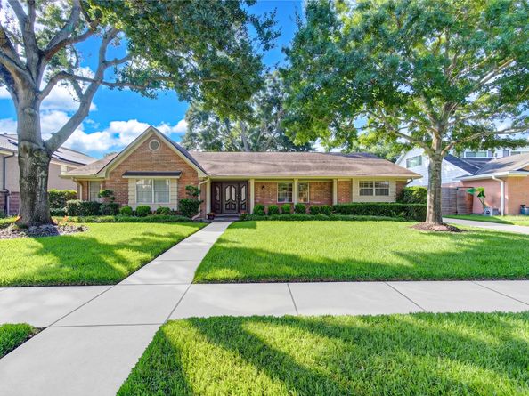 5107 Queensloch, Houston TX 77096