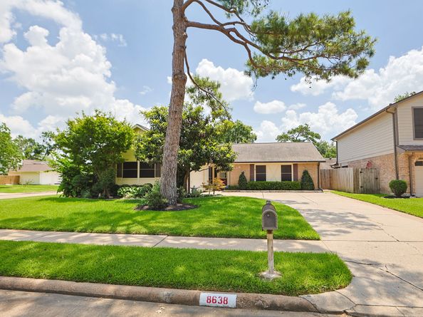 8638 Lake Crystal Drive, Houston TX 77095