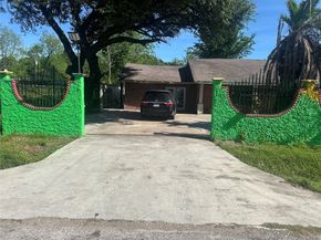 255 Mcfarland Road, Houston TX 77060