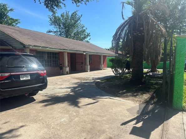 255 Mcfarland Road, Houston TX 77060