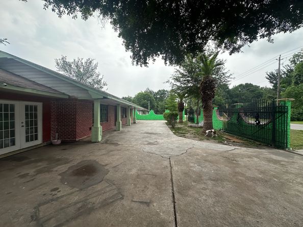 255 Mcfarland Road, Houston TX 77060