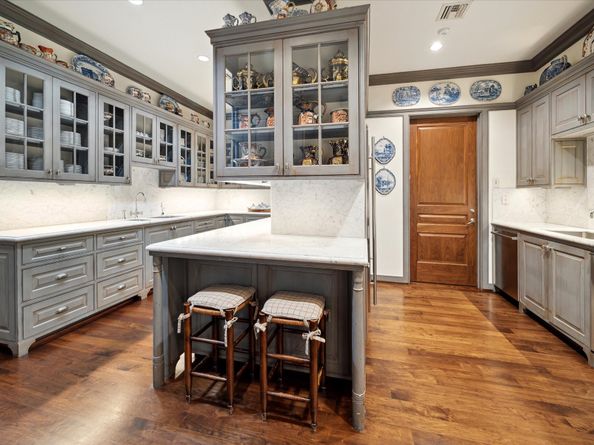 2121 Kirby Drive 12N, Houston TX 77019
