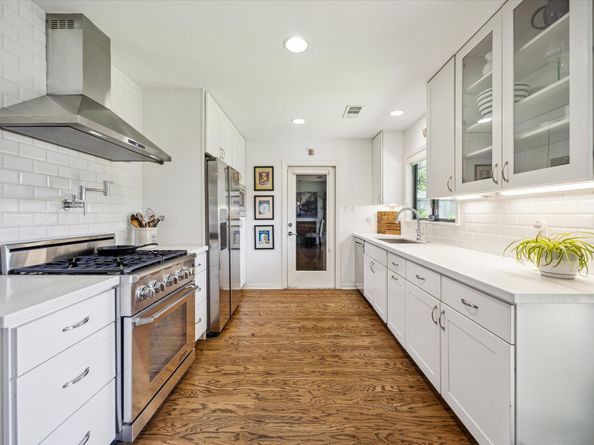 2402 Bron Holly, Houston TX 77018