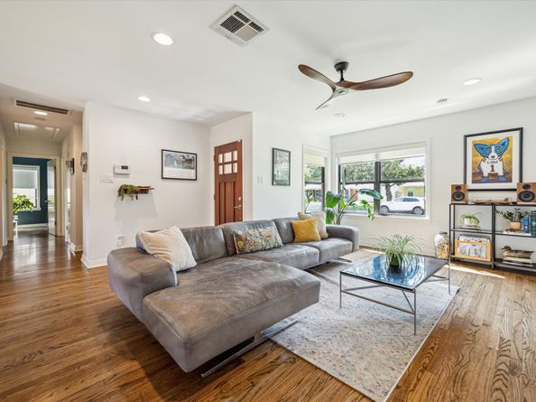 2402 Bron Holly, Houston TX 77018