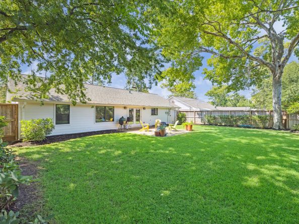 2402 Bron Holly, Houston TX 77018