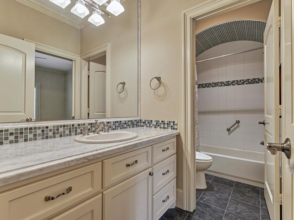 14 Regent Square, The Woodlands TX 77381