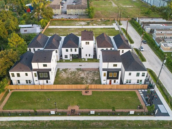 4744 Martin Hill Street, Houston TX 77018