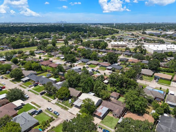 319 Arvana Street, Houston TX 77034