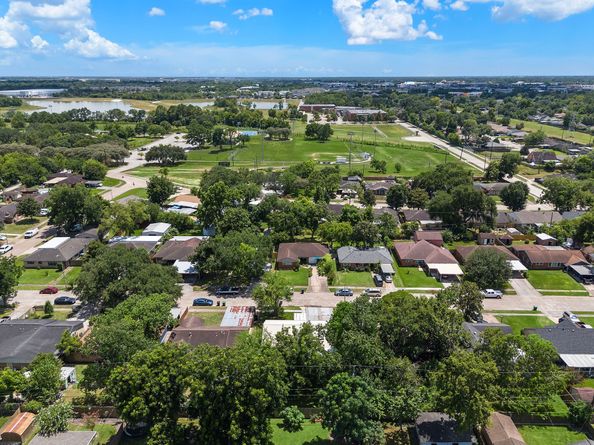 319 Arvana Street, Houston TX 77034