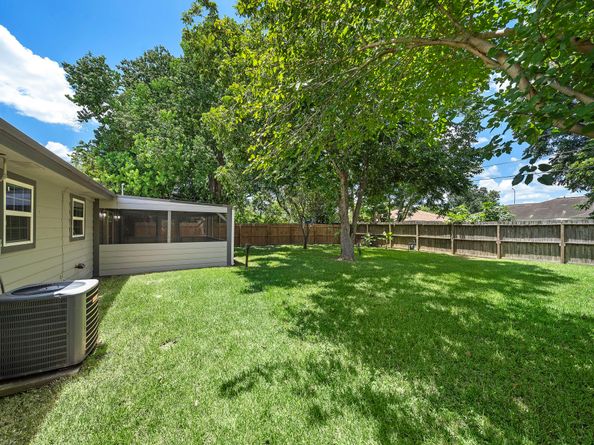 319 Arvana Street, Houston TX 77034