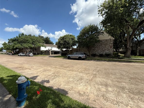 8101 Amelia Road 507, Houston TX 77055