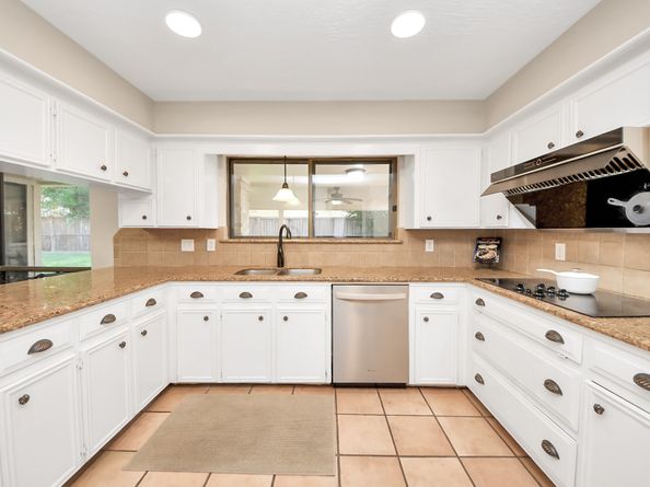 7731 Club Lake Drive, Houston TX 77095
