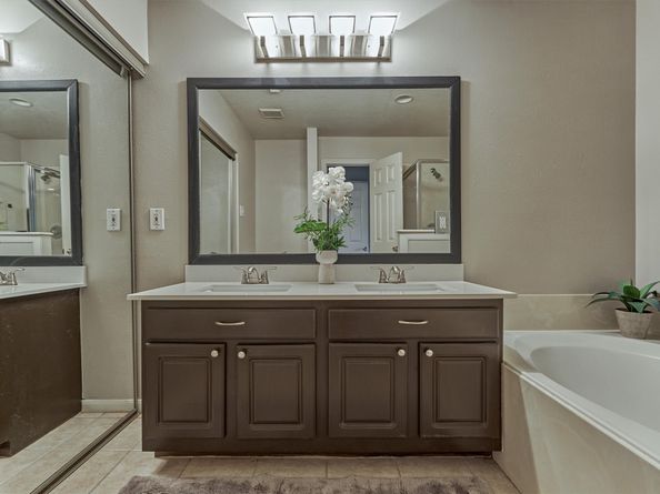 94 S Magnolia Pond Place, The Woodlands TX 77381