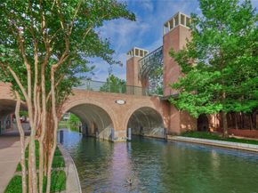 94 S Magnolia Pond Place, The Woodlands TX 77381