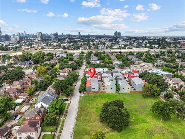 2453 Wentworth Street, Houston TX 77004