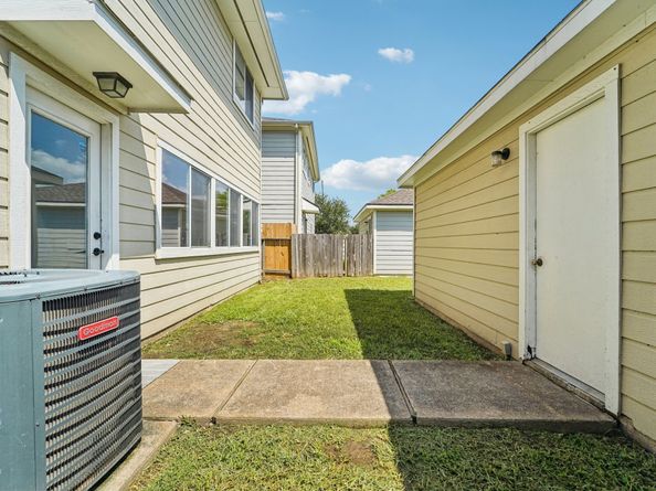 1705 Nichole Woods Drive, Houston TX 77047