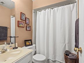 1445 El Camino Village Drive F, Houston TX 77058