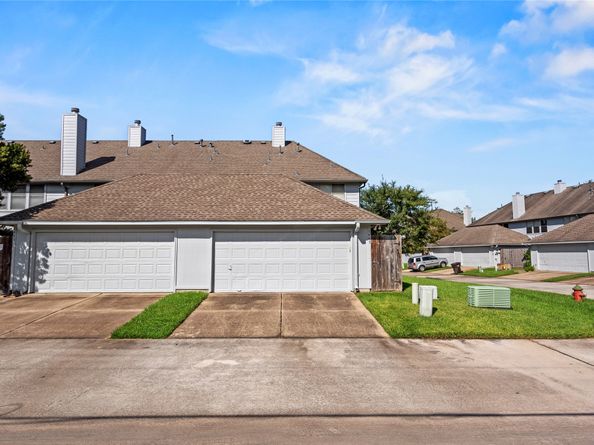 1445 El Camino Village Drive F, Houston TX 77058