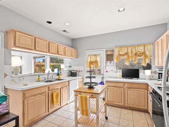 1445 El Camino Village Drive F, Houston TX 77058