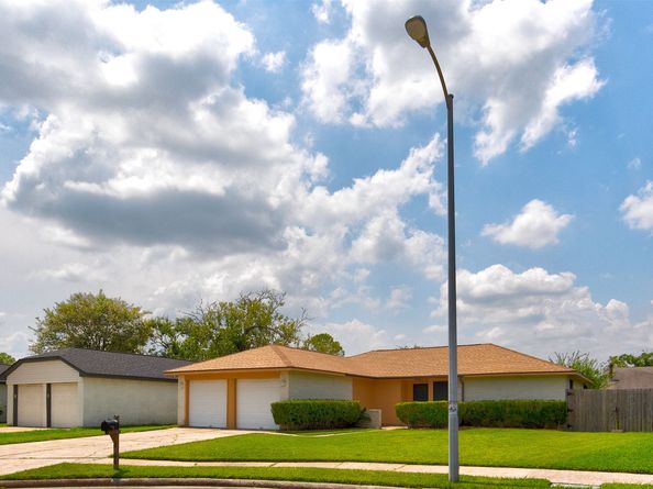 2706 Virginia Colony Drive, Webster TX 77598