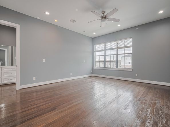 4318 E Center Street, Houston TX 77007