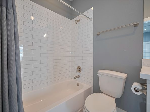 4318 E Center Street, Houston TX 77007