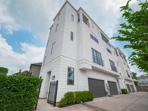 4318 E Center Street, Houston TX 77007