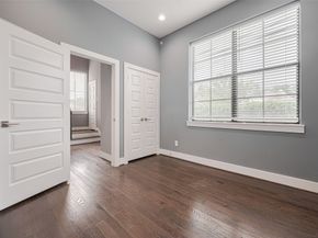 4318 E Center Street, Houston TX 77007