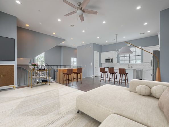4318 E Center Street, Houston TX 77007