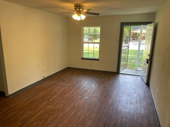 5223 Myrtlewood Street, Houston TX 77033