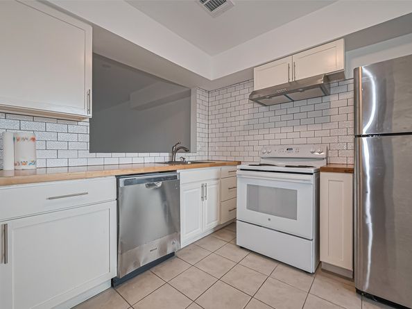 7805 Rue Saint Cyr Street 63, Houston TX 77074