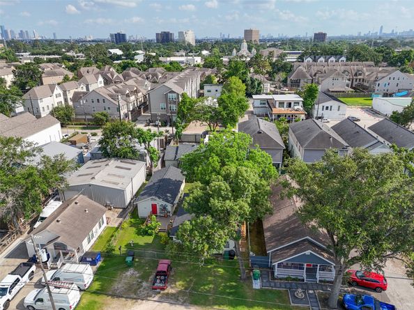 969 Wakefield Drive, Houston TX 77018