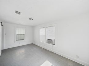 969 Wakefield Drive, Houston TX 77018