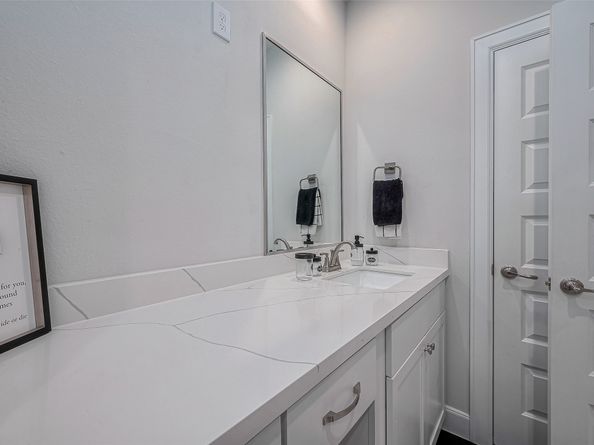 2804 Grand Fountains Drive F, Houston TX 77054