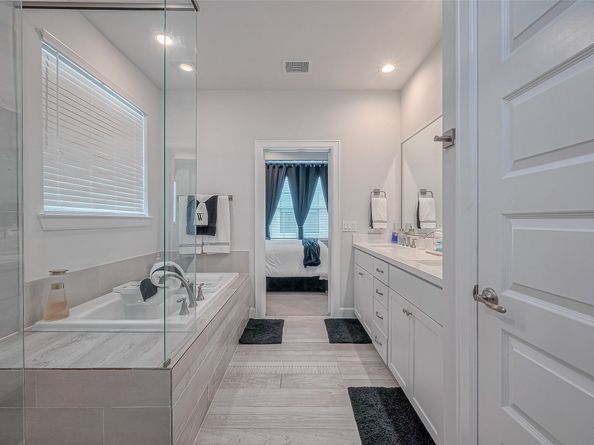 2804 Grand Fountains Drive F, Houston TX 77054