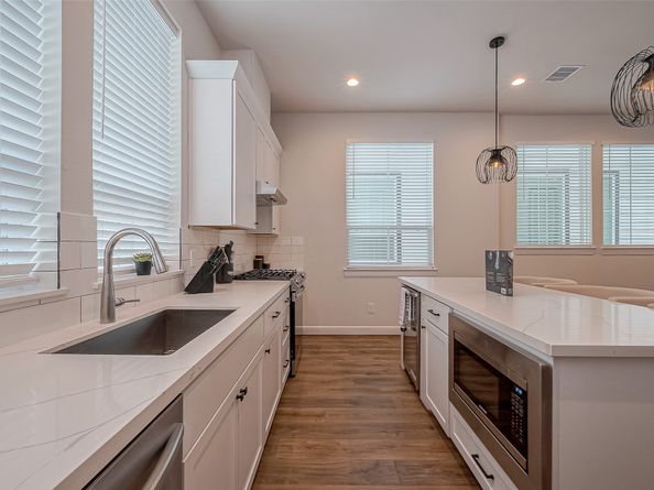 2804 Grand Fountains Drive F, Houston TX 77054