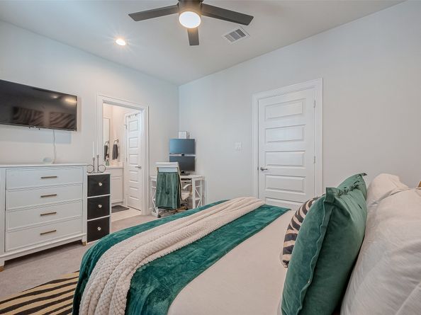 2804 Grand Fountains Drive F, Houston TX 77054