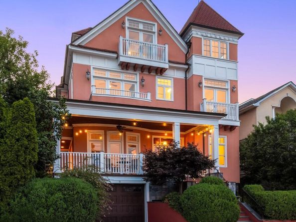 31 Hamilton Ave, Weehawken NJ 07086