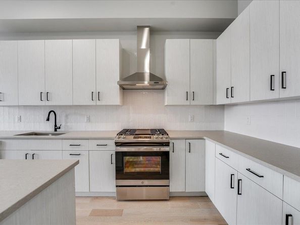 810 6th St, Union City NJ 07087