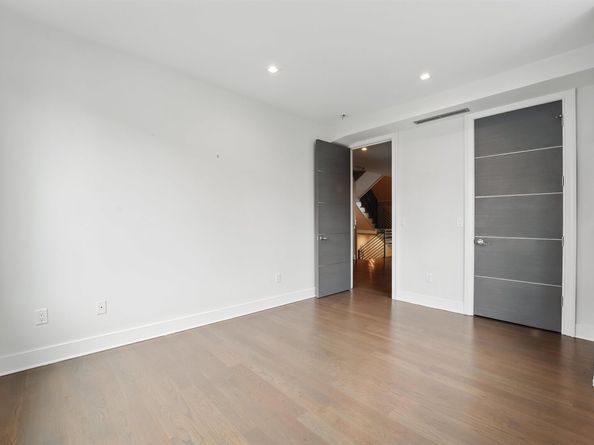 26 Hudson Terrace, Edgewater NJ 07020