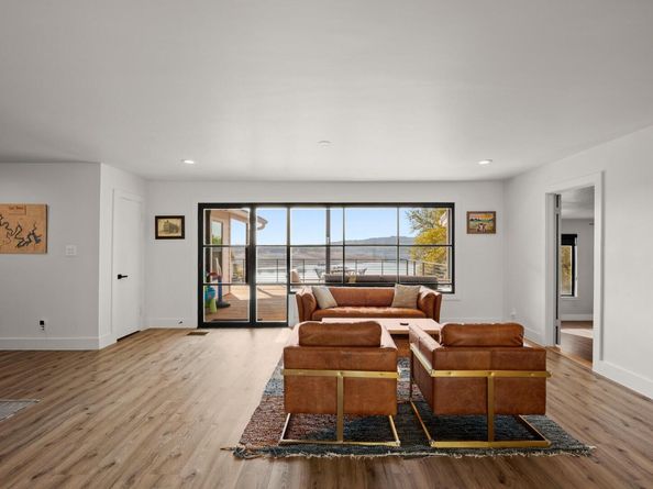 1405 Cat Hollow Club DR, Spicewood TX 78669