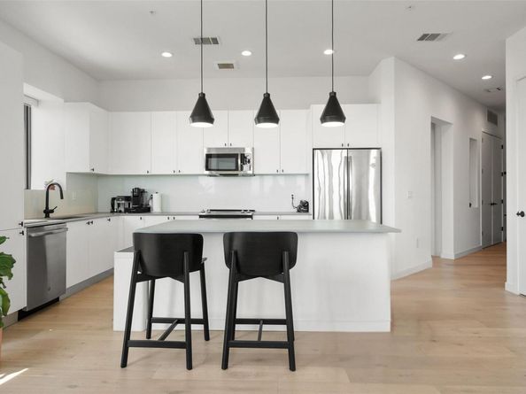 800 Embassy DR 537, Austin TX 78702