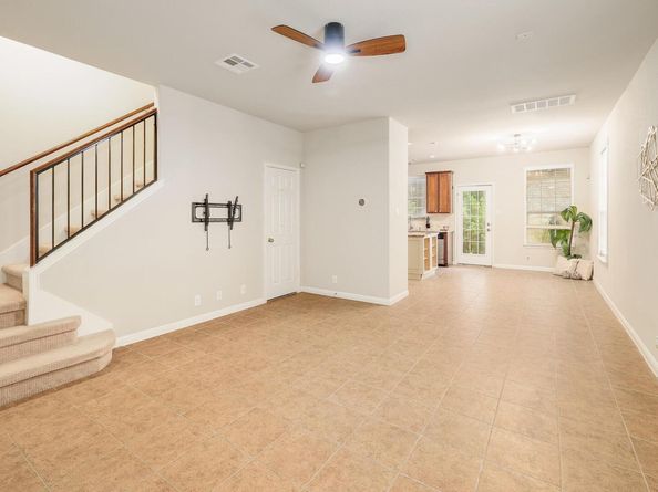 1310 Parmer LN 1902, Austin TX 78727