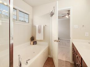 1310 Parmer LN 1902, Austin TX 78727