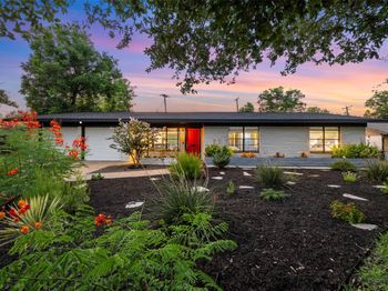 1806 Rogge LN