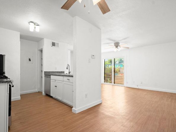 300 E Croslin ST 106, Austin TX 78752