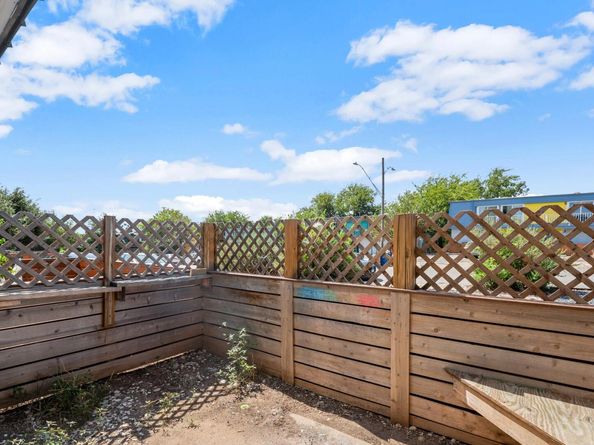 300 E Croslin ST 106, Austin TX 78752