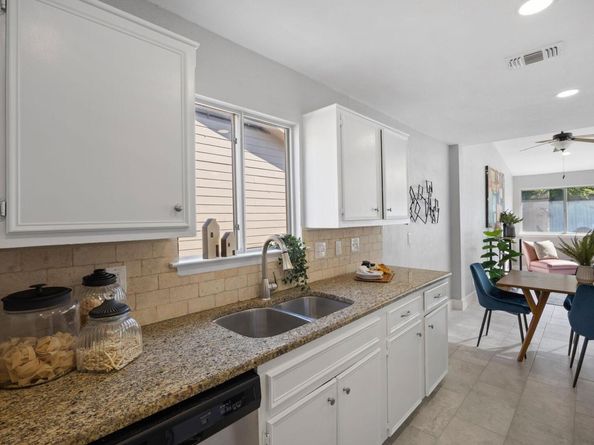 7321 Shadywood DR, Austin TX 78745